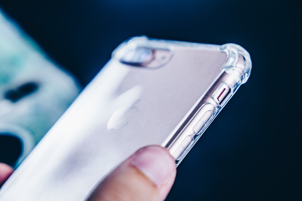 Come riparare il cellulare dall’acqua